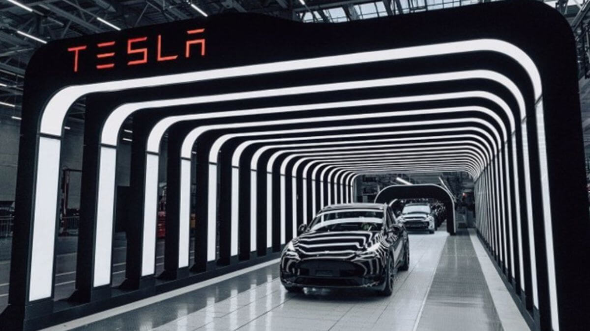 Tesla divide sus títulos 3 por 1 ⋆ TicoTrader Stocks
